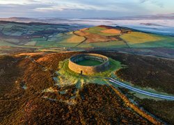 Ruiny, Kamienny, Fort, Grianan of Aileach, Mury obronne, Wzgórza, Pola, Lasy, Miejscowość Burt, Donegal, Irlandia