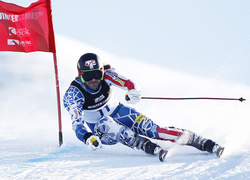 Narciarz podczas slalomu
