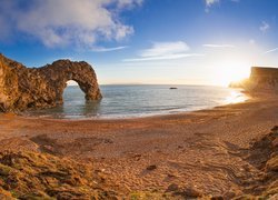 Anglia, Hrabstwo Dorset, Wybrzeże Jurajskie, Łuk wapienny Durdle Door, Kanał La Manche, Morze, Wybrzeże, Wschód słońca, Chmury, Skała