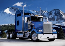 Niebieska amerykańska ciężarówka Kenworth W900L