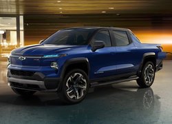 Niebieski Chevrolet Silverado EV