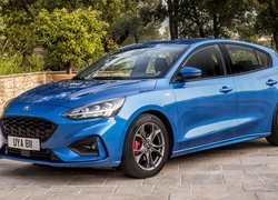 Niebieski Ford Focus ST