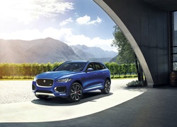 Niebieski Jaguar F-Pace rocznik 2016