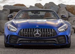 Niebieski Mercedes-AMG GT R przodem