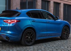 Niebieskie Alfa Romeo Stelvio