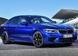 Niebieskie BMW M5 2018