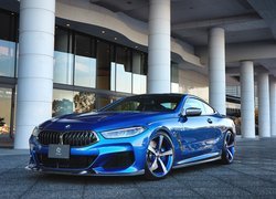 Niebieskie BMW M850i