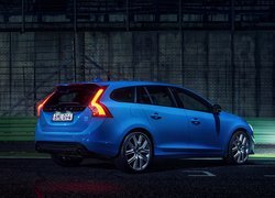 Niebieskie Volvo V60