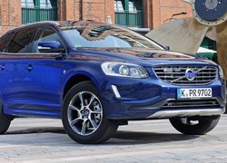 Niebieskie Volvo XC60