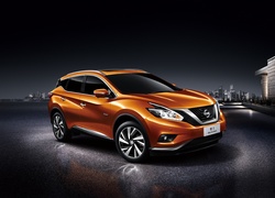 Nissan Murano typu crossover  rocznik 2016 w nocnej scenerii