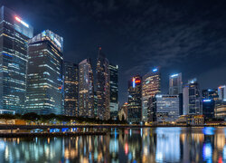 Miasto, Wieżowce, Noc, Rzeka, Singapur, Nowoczesne drapacze chmur, Nocna panorama, Marina Bay Sands, Panorama