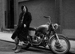 Norman Reedus oparty o motocykl