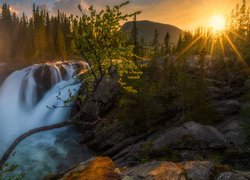 Norwegia, Gmina Hemsedal, Wodospad Rjukandefossen, Skały, Góry, Drzewa, Promienie słońca