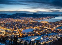 Norwegia, Bergen, Zima, Góry, Morze, Miasto, Domy, Światła, Świt, Chmury