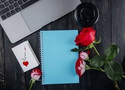 Laptop, Róże, Kawa, Notatnik, Karteczka, Napis, Love, Tło, Deski