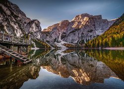 Włochy, Południowy Tyrol, Jezioro, Pragser Wildsee, Lago di Braies, Góry, Dolomity, Odbicie