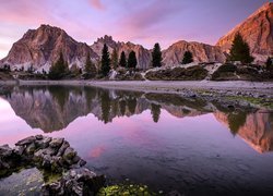 Włochy, Góry, Dolomity, Jezioro, Lago Limides, Drzewa, Odbicie