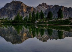 Włochy, Tyrol, Góry, Dolomity, Jezioro, Lago Limides, Odbicie