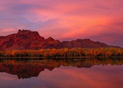 Stany Zjednoczone, Arizona, Góry, Goldfield Mountains, Rzeka, Salt River, Odbicie, Drzewa