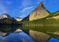 Stany Zjednoczone, Montana, Park Narodowy Glacier, Góry, Lewis Range, Góra, Grinnell Mountain, Jezioro, Swiftcurrent Lake, Lasy, Drzewa, Odbicie, Niebo