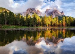 Góry Dolomity, Las, Drzewa, Jezioro Antorno, Region Cadore, Włochy, Chmury, Odbicie