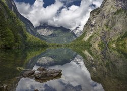 Jezioro Obersee, Góry Alpy, Kamienie, Park Narodowy Berchtesgaden, Bawaria, Niemcy