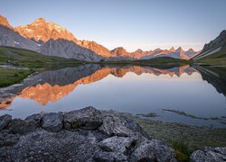 Francja, Góry, Jezioro, Lac des Cerces, Kamienie, Odbicie