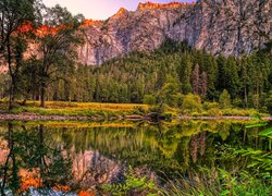 Stany Zjenoczone, Kalifornia, Park Narodowy Yosemite, Skały, Rzeka, Drzewa, Odbicie