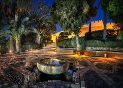 Ogród Jardin de Al-Andaluz i baszta Alcazaba w Almerii