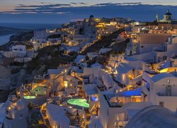 Oia na wyspie Santorini nocą