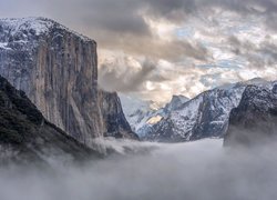 Góry, Mgła, Chmury, Park Narodowy Yosemite, Kalifornia, Stany Zjednoczone