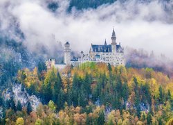 Opadająca mgła nad zamkiem Neuschwanstein