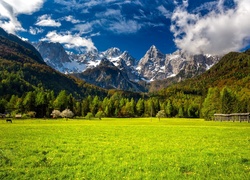 Osada Gozd Martuljek w Alpach Julijskich w Słowenii