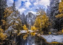 Park Narodowy Yosemite, Góra, Half Dome, Rzeka, Merced River, Drzewa, Chmury, Zima, Kalifornia, Stany Zjednoczone