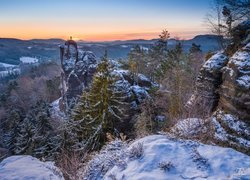 Zachód słońca, Zima, Góry Połabskie, Skały, Drzewa, Park Narodowy Saskiej Szwajcarii, Niemcy