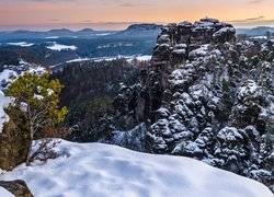 Niemcy, Góry Połabskie, Park Narodowy Saskiej Szwajcarii, Skały, Zima, Śnieg