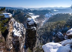 Góry Połabskie, Park Narodowy Saskiej Szwajcarii, Saksonia, Niemcy, Zima, Skały, Śnieg, Las