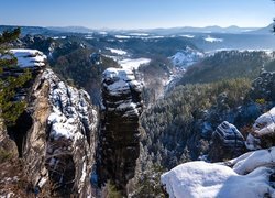 Góry Połabskie, Park Narodowy Saskiej Szwajcarii, Saksonia, Niemcy, Zima, Skały, Śnieg, Las