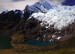Ośnieżone szczyty góry Ausangate w Peru