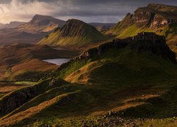 Wzgórza, Góry, Jeziora, Chmury, Wyspa Skye, Osuwisko, Quiraing, Szkocja