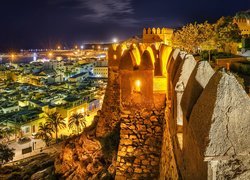 Hiszpania, Almeria, Twierdza Alcazaba, Palmy, Drzewa, Noc, Domy, Światła