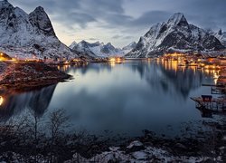 Góry, Morze Norweskie, Domy, Oświetlenie, Zima, Wieś Reine, Norwegia