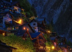 Austria, Góry, Alpy Salzburskie, Miasteczko Hallstatt, Światła, Noc, Domy