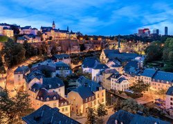 Oświetlone domy w Luksemburgu