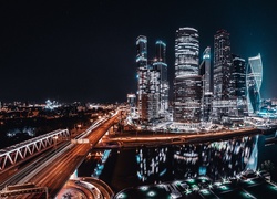 Oświetlone moskiewskie wieżowce