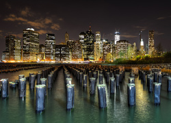 Stany Zjednoczone, Nowy Jork, Manhattan, Cieśnina East River, Wieżowce, Miasto nocą