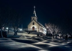 Oświetlony, Kościół Lagafellskirkja, Drzewa, Zima, Noc, Mosfellsbaer, Islandia