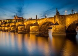 Czechy, Praga, Most Karola, Rzeka Wełtawa, Odbicie, Noc, Światła, Niebo