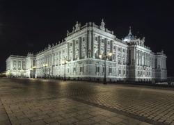Oświetlony Pałac Królewski w Madrycie