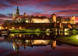 Polska, Kraków, Oświetlony, Zamek Królewski na Wawelu, Wawel, Rzeka Wisła, Odbicie